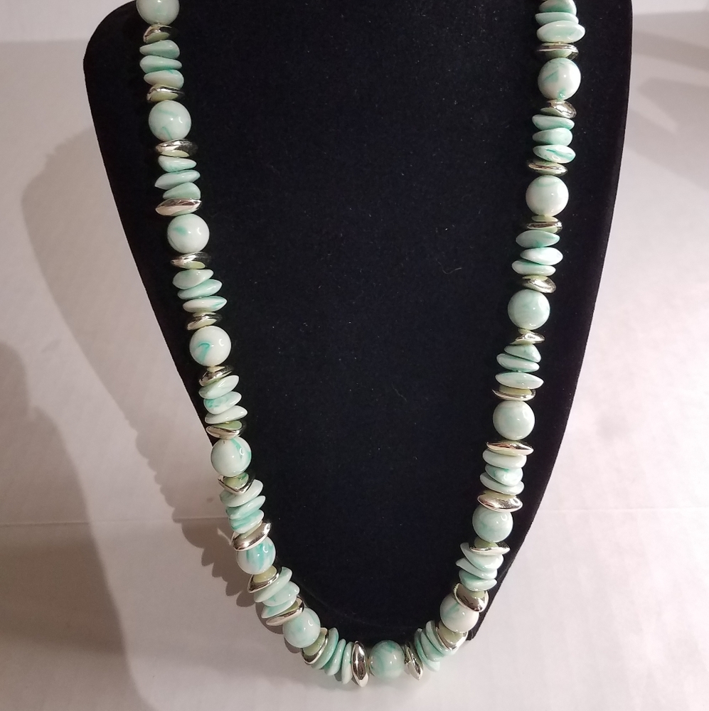 Green gold necklace j197